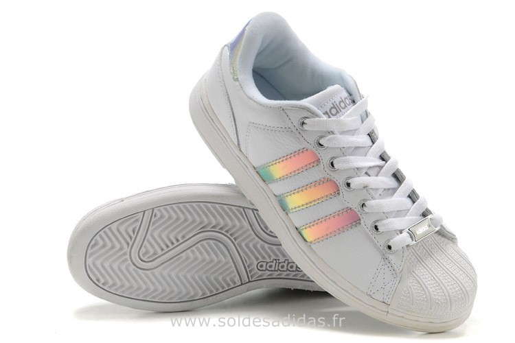 chaussure adidas qui change de couleur